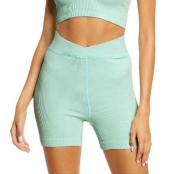 Free PEOPLE MOVEMENT Free Throw Short in Turquoise Mint NEW Size M NWT - Picture 1 of 6